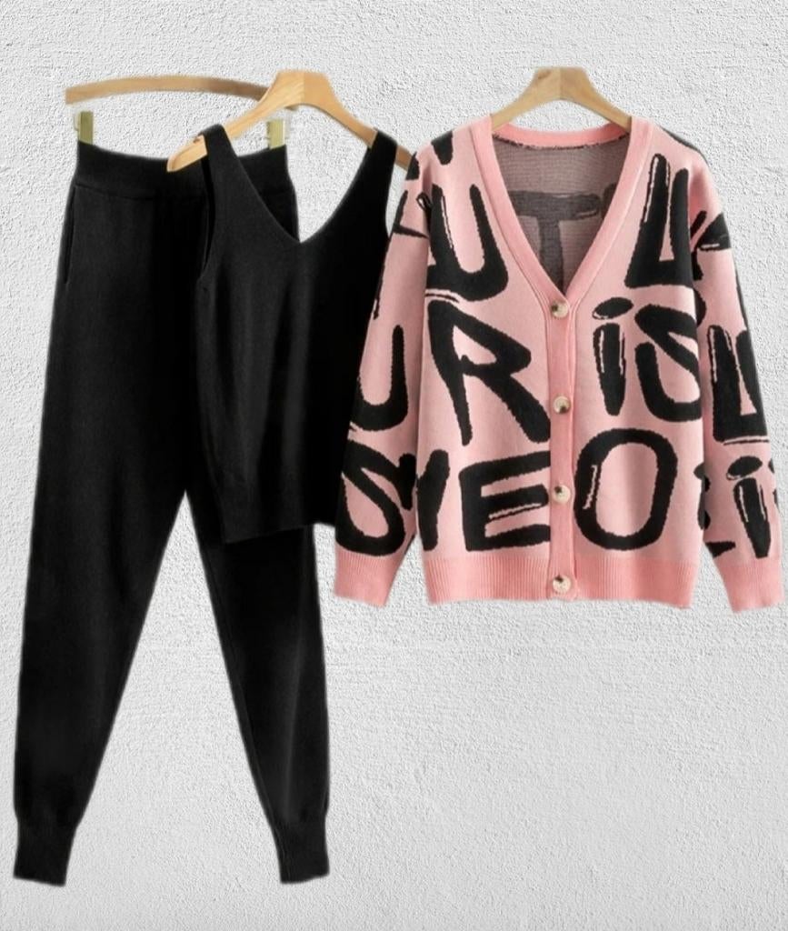 Gebreide 3-delige set: vest, broek en hemd, Verzenden