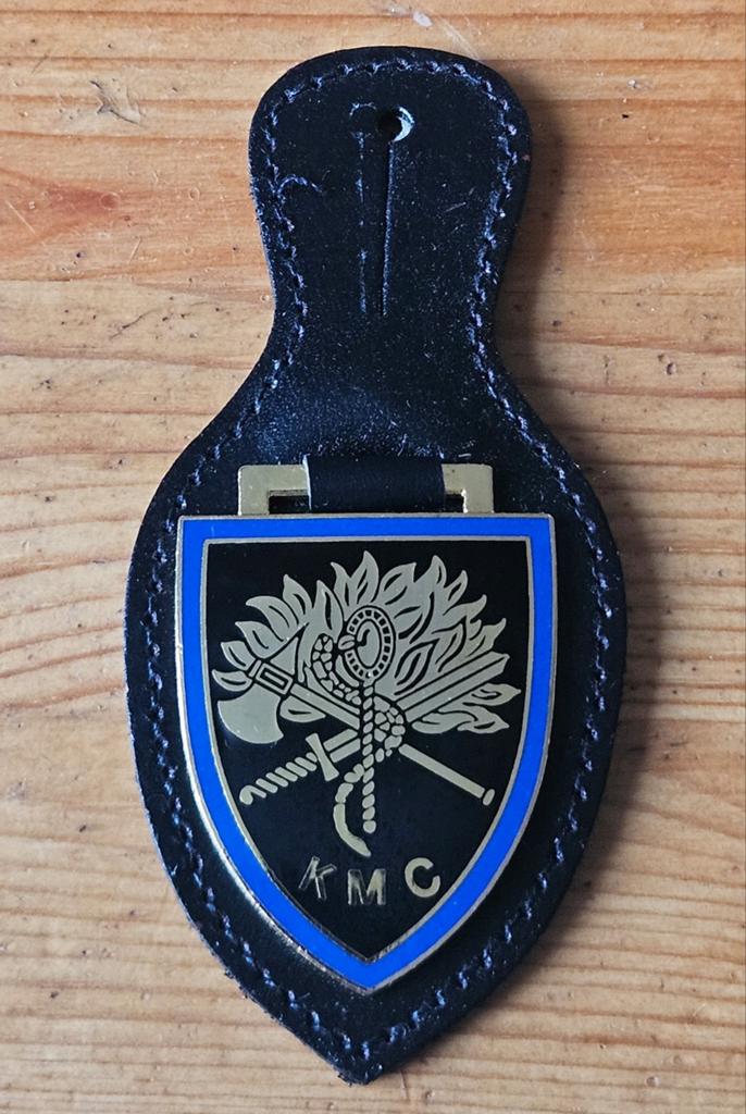 Borstzakhanger KMC, Verzamelen, Ophalen of Verzenden, Landmacht, Nederland, Embleem of Badge