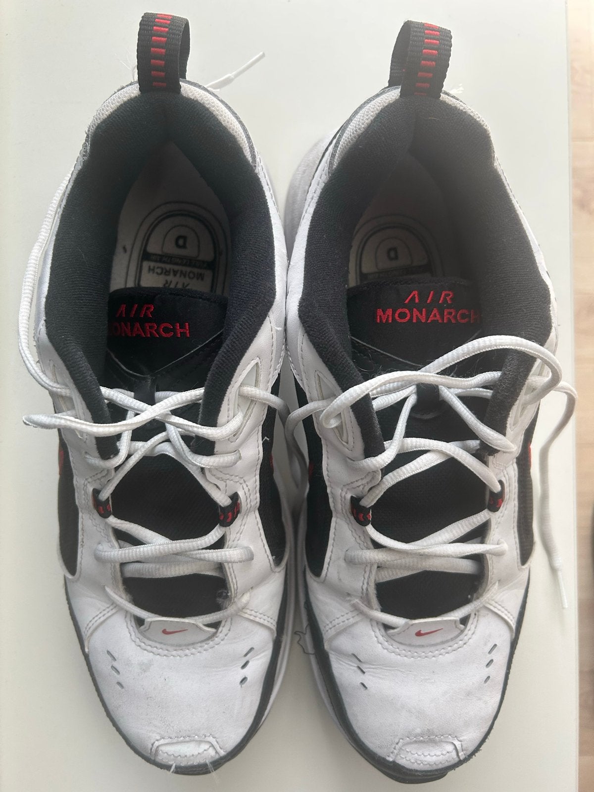 Nike Air Monarch IV Training Schoenen - Wit/Zwart/Rood, Ophalen, Wit, Sneakers of Gympen, Gedragen