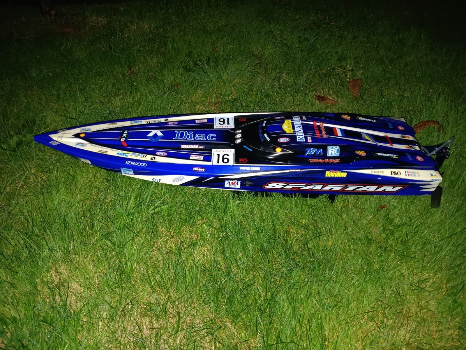 Snellere snelheden varend Spartan powerboat, geupgraded, Verzenden, Zo goed als nieuw