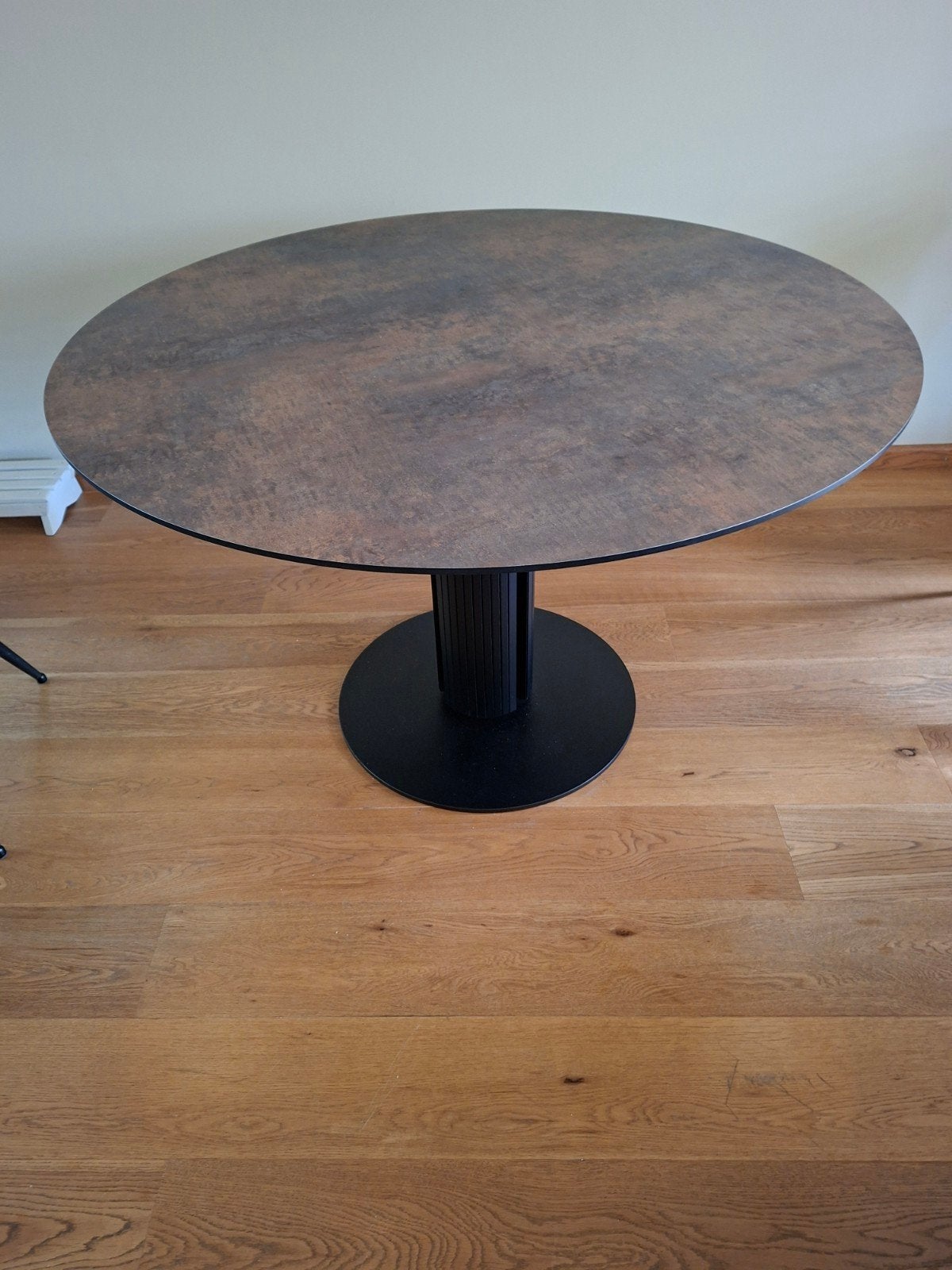 Aanbieding HPL Eettafel Rond 120x75x120 Kleur Roestbruin, Ophalen of Verzenden, Zo goed als nieuw, Rond