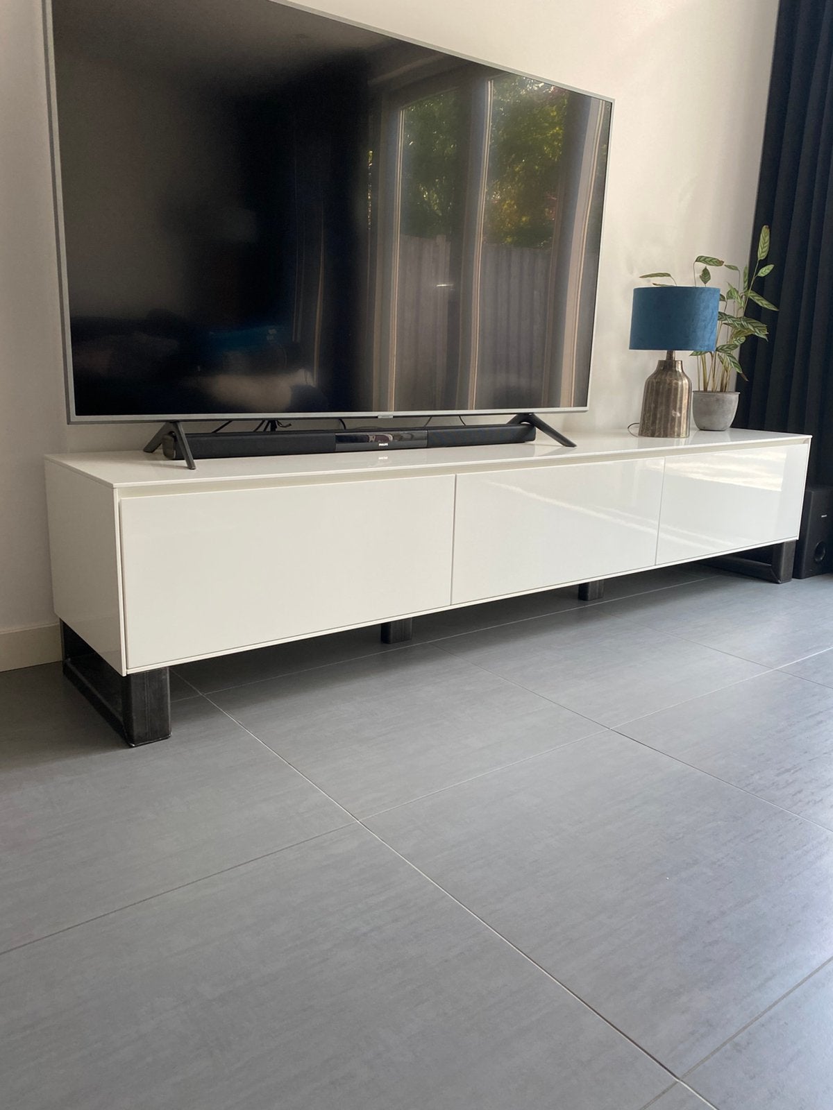 TV-meubel hoogglans wit, Ophalen, Zo goed als nieuw, 200 cm of meer, Minder dan 100 cm
