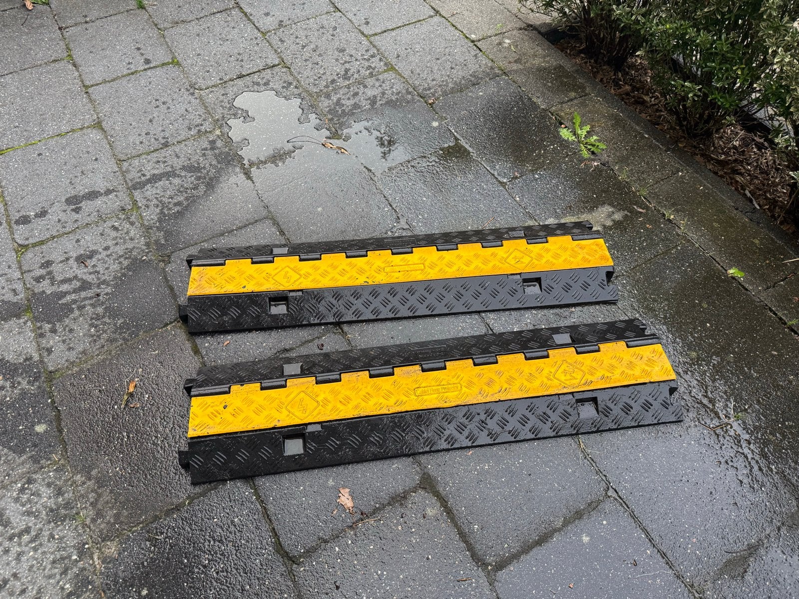 Kabelbrug / Kabelgoot voor laadkabel over straat, Doe-het-zelf en Verbouw, Ophalen, Gebruikt