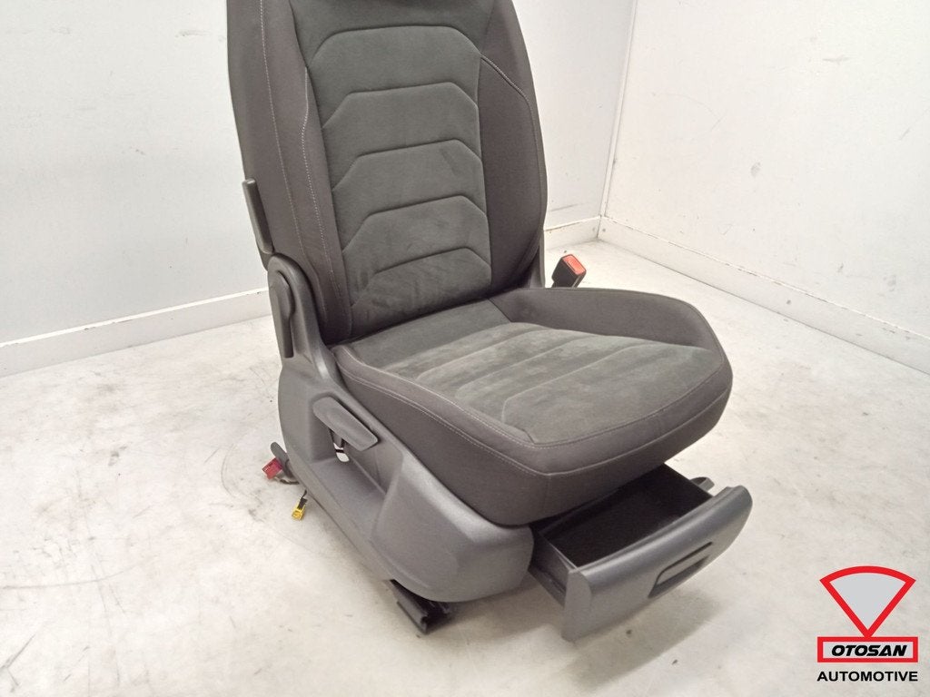 VW Tiguan 5NA Interieur Stoel Bekleding Stof Rechts, Gebruikt, Volkswagen, Volkswagen AG, Berliner Ring 2
38440  Wolfsburg, DE