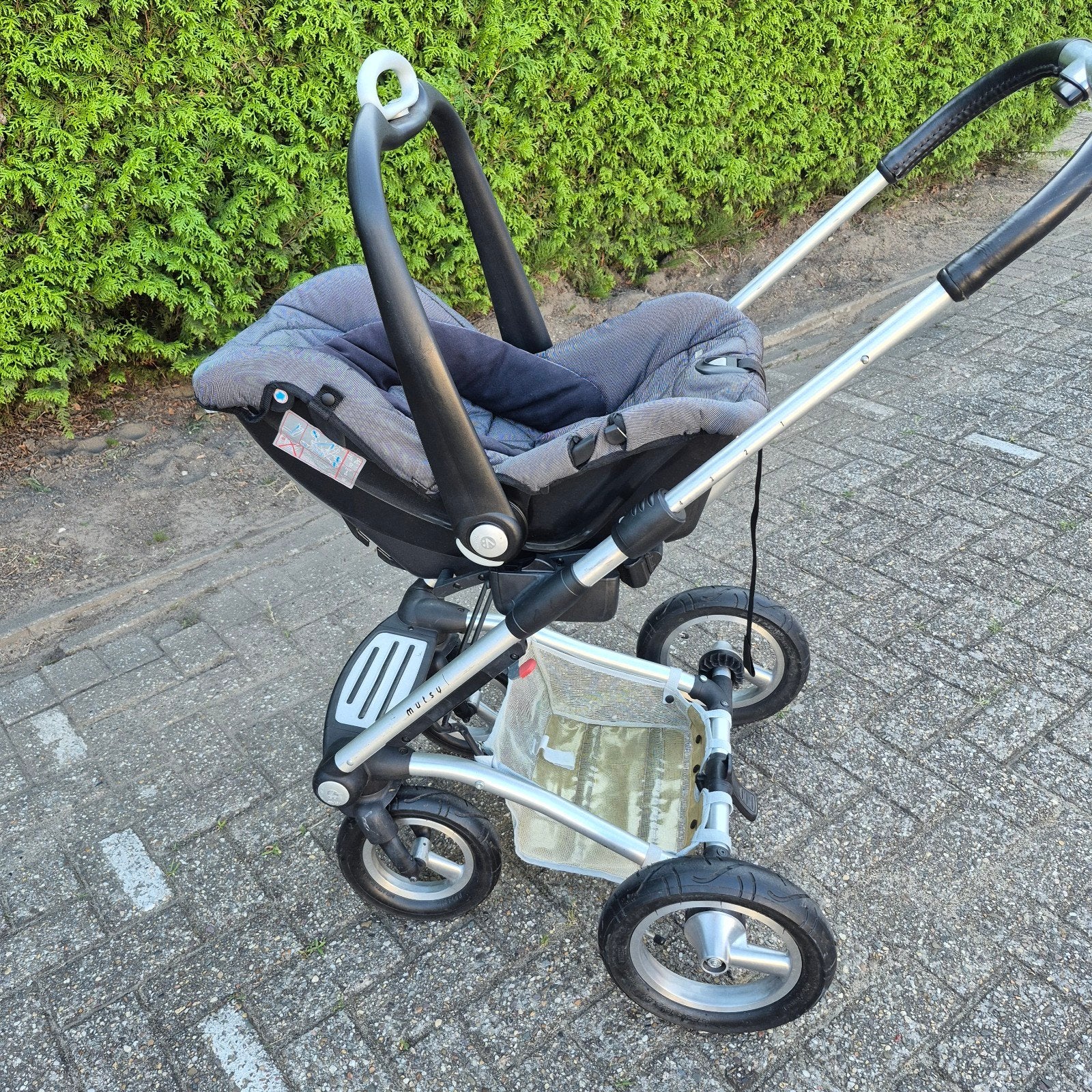 MUTSY ACTIVE BABYAUTOSTOEL past op Mutsy 4Rider Cargo, Ophalen of Verzenden, 0 t/m 13 kg, Overige merken, Autogordel