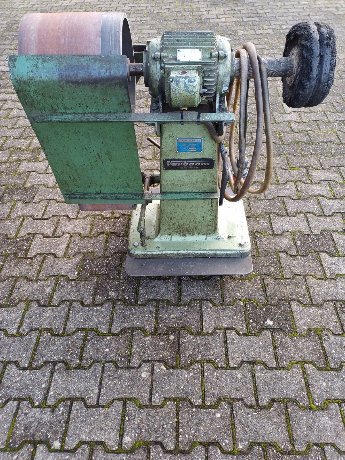 Robuuste bandschuurmachine met polijstschijf, Ophalen