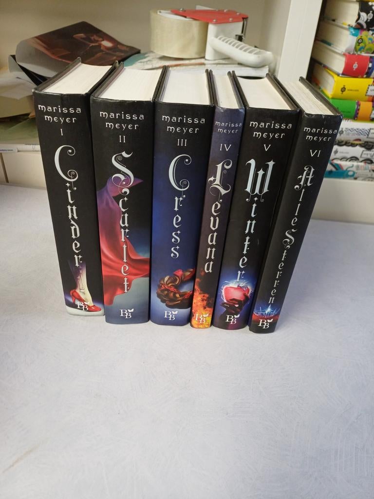 Complete lunar cronicles, Boeken, Fantasy, Gelezen, Ophalen of Verzenden
