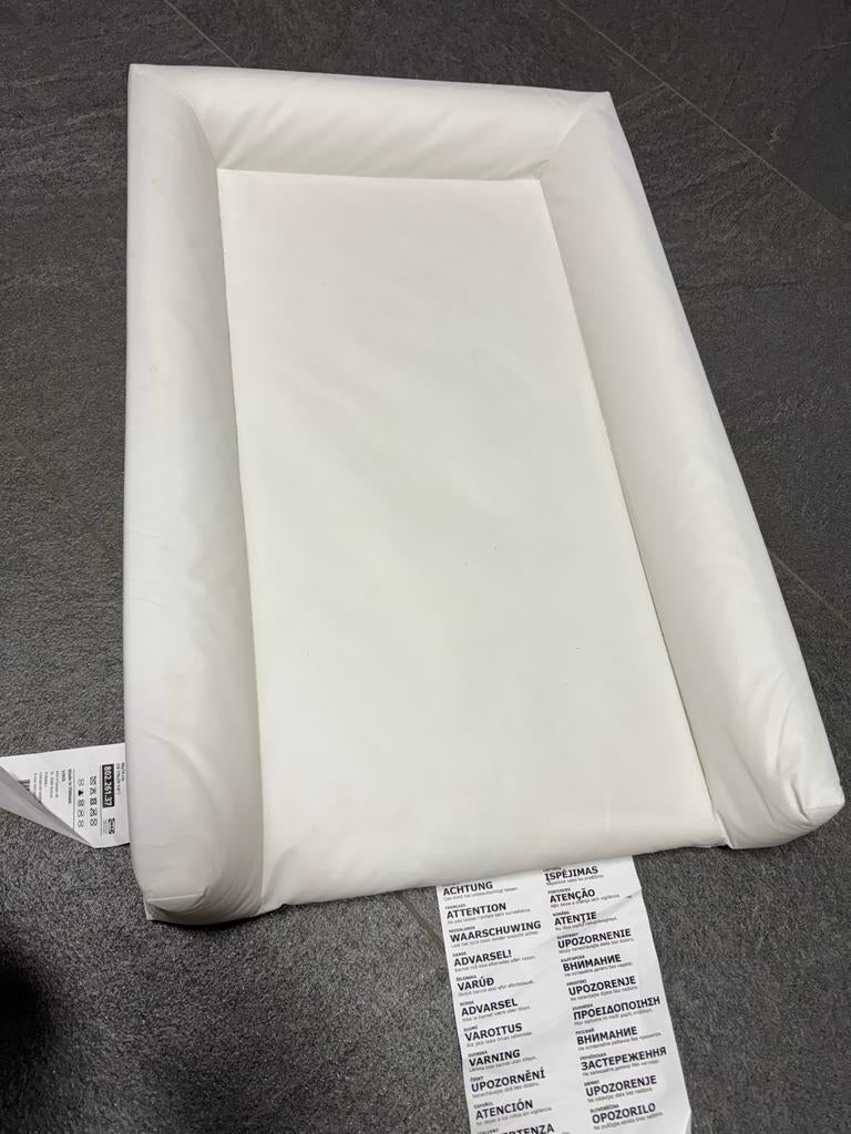 Wit aankleedkussen - IKEA VÄDRA, Ophalen, Zo goed als nieuw, Aankleedkussen, Overige merken