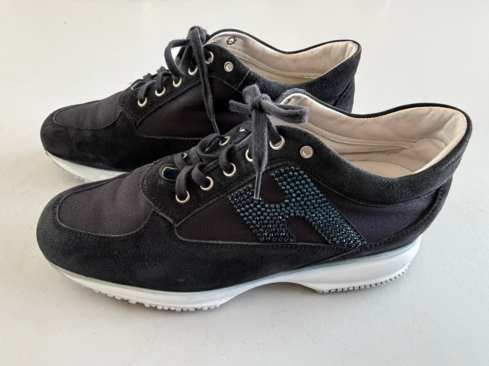 Hogan, marineblauwe sneakers, maat 40/41, Kleding | Dames, Schoenen, Ophalen of Verzenden, Zo goed als nieuw, Wit, Sneakers of Gympen