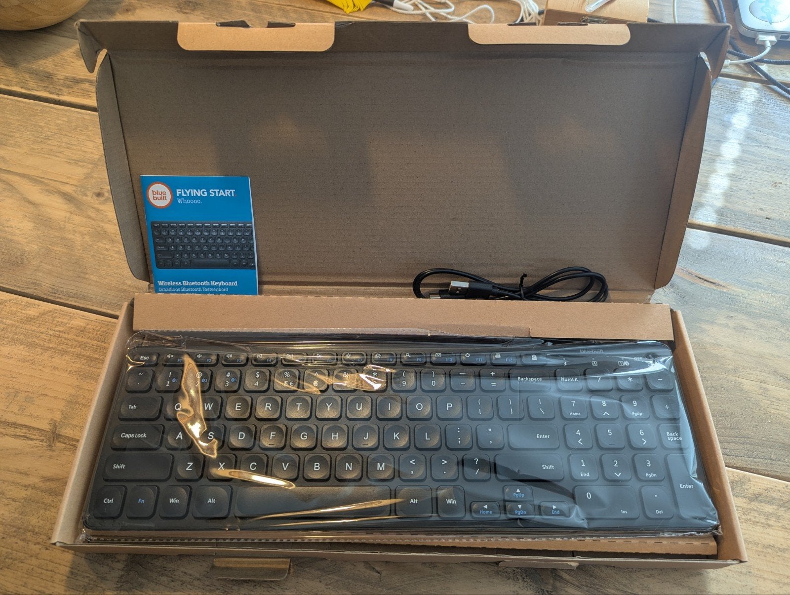 Nieuw: Blue Built Draadloos Bluetooth Toetsenbord Qwerty, Computers en Software, Toetsenborden, Nieuw, Ophalen of Verzenden, Draadloos