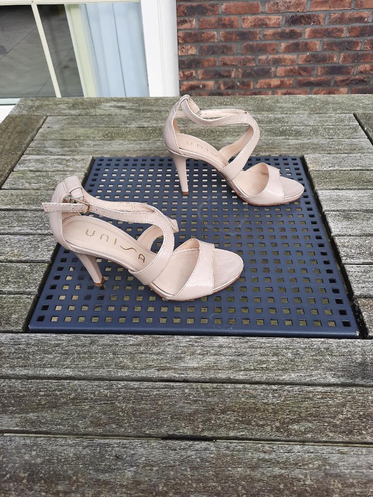 Unisa elegante SANDALEN MET hakken, maat 37, licht beige, Beige, Zo goed als nieuw, Unisa, Sandalen of Muiltjes