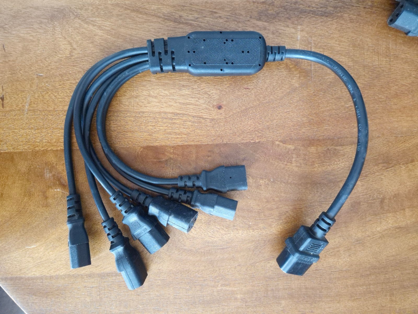 7x Stroomkabel splitter C14 naar 6x C13, Ophalen of Verzenden, Nieuw