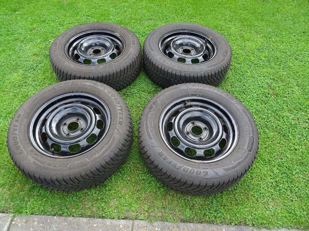 Set (4) Goodyear Ultragrip Winterbanden op stalen velgen, Auto-onderdelen, Ophalen, 16 inch, Winterbanden, Band(en)