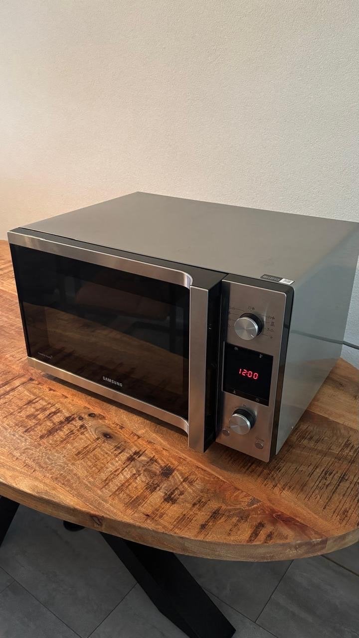Samsung Combimagnetron - Zo goed als nieuw, Combimagnetron, Grill, Ophalen of Verzenden, Zo goed als nieuw