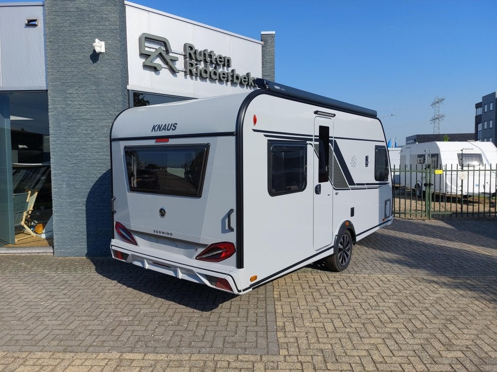 Knaus Sudwind 450 FU Black Selection, Caravans en Kamperen, Rondzit, Bedrijf, 5 tot 6 meter, Knaus