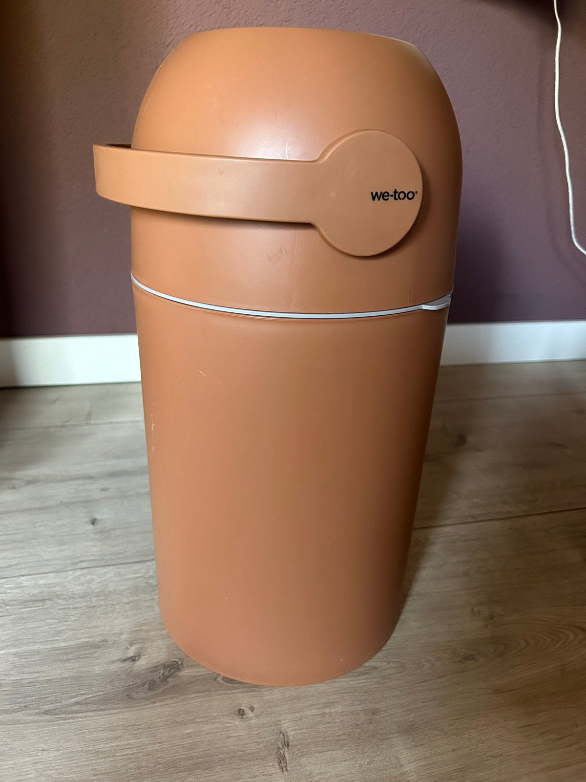 Zo goed als nieuwe We-Too luieremmer in terracotta kleur, Ophalen, Zo goed als nieuw