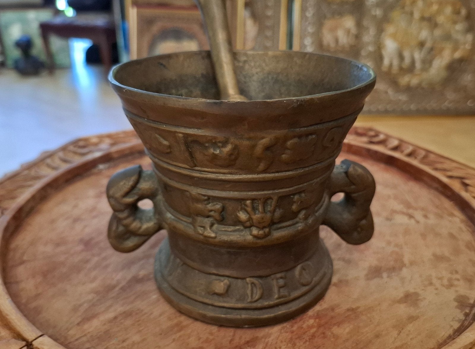 Antieke bronzen vijzel met stamper, gedetailleerd, Antiek en Kunst, Ophalen of Verzenden