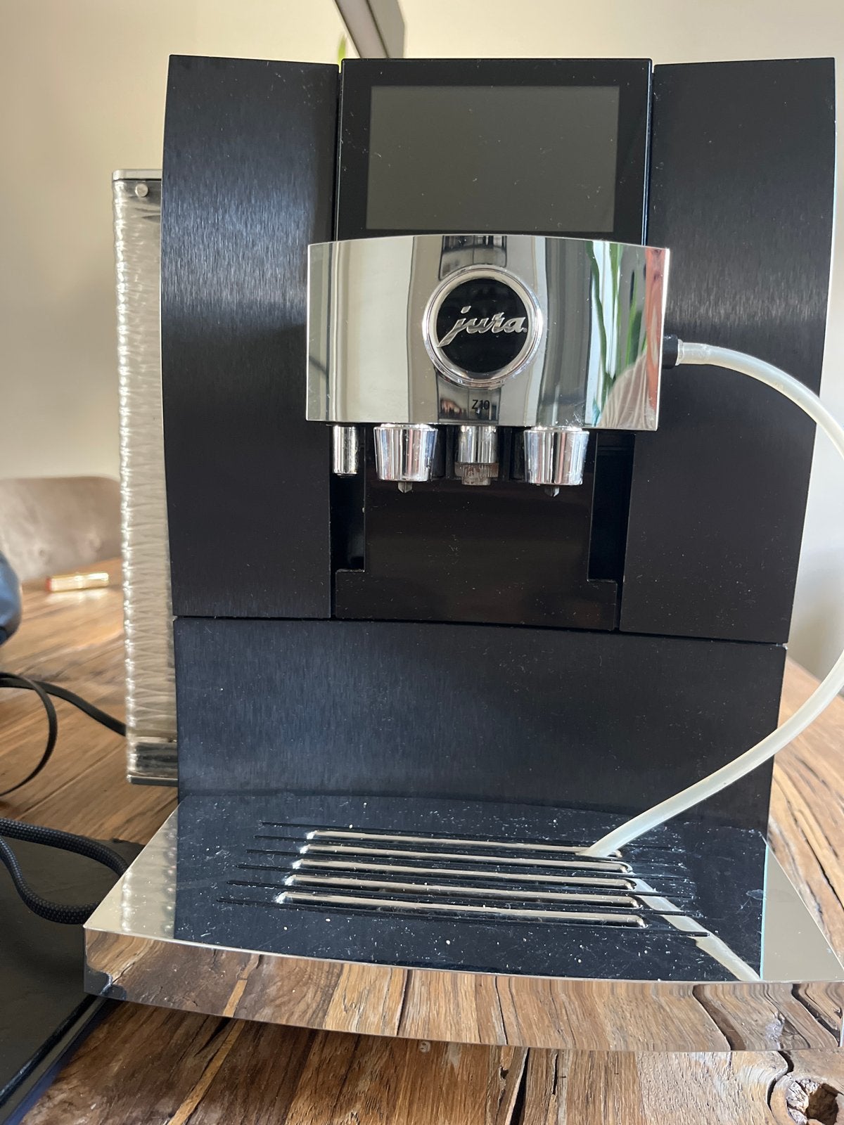 Jura Z10 volautomatische koffiemachine met jura kopjeswarmer, Witgoed en Apparatuur, Koffiezetapparaten, Ophalen, Afneembaar waterreservoir