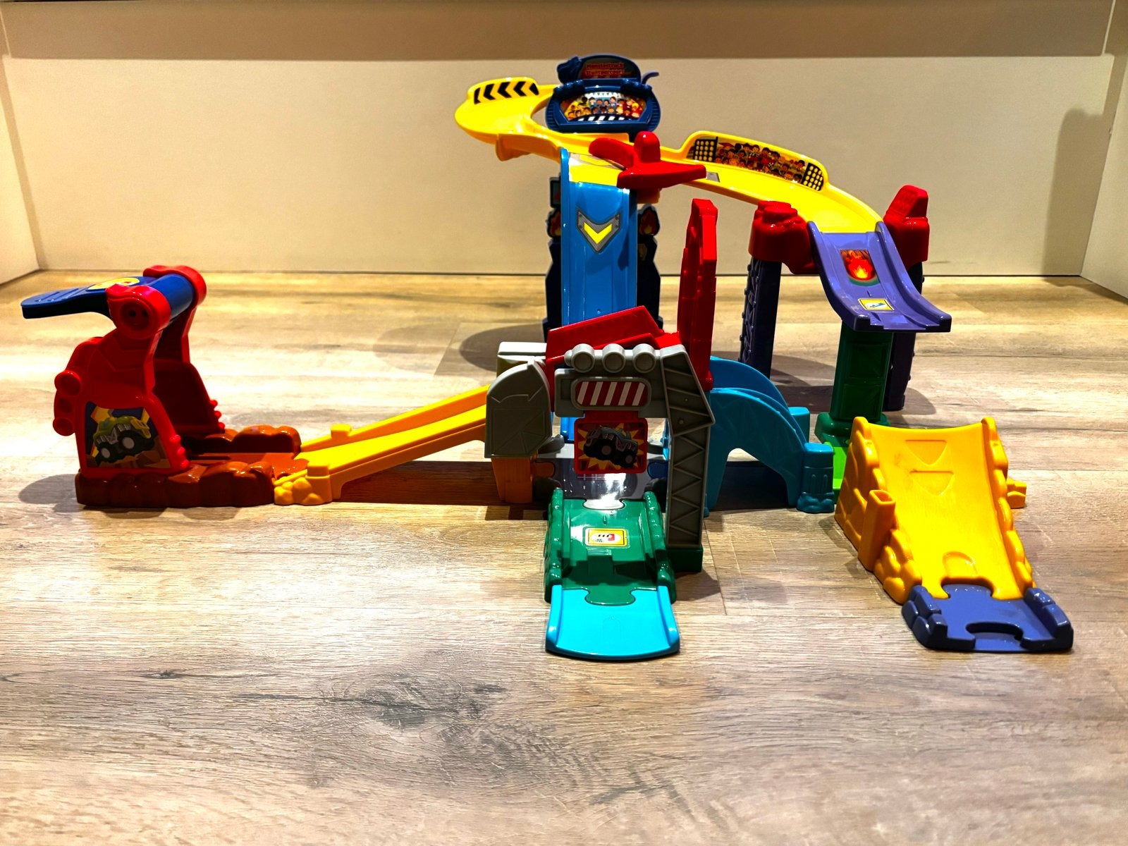 VTech Toet Toet Auto's Monstertruck Stuntparcours, Kinderen en Baby's, Ophalen, Zo goed als nieuw, 2 tot 4 jaar