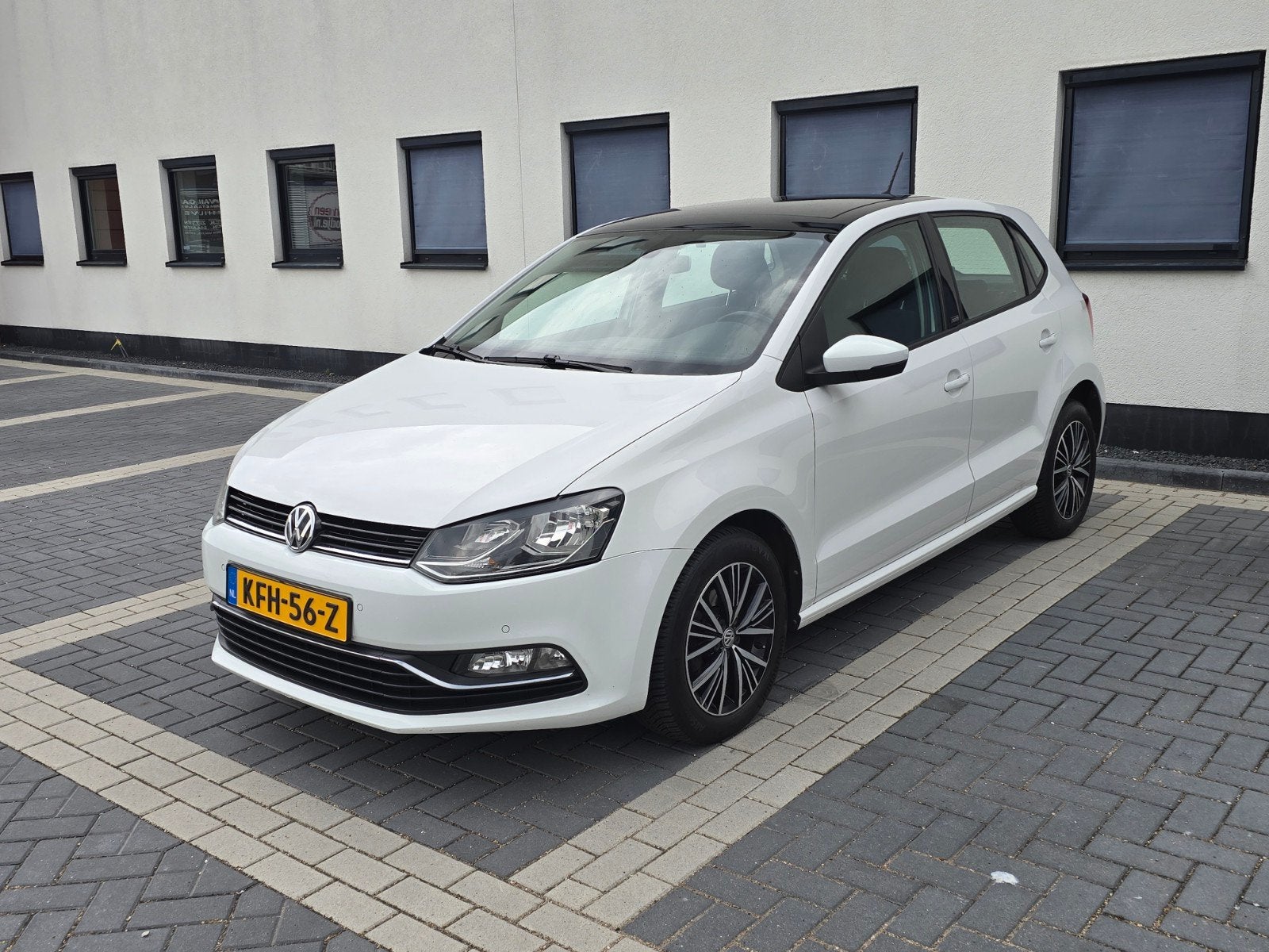 Volkswagen Polo 1.2 TSI 90PK 2016 Panodak l Dealer O.H. l, 4 cilinders, Wit, Multifunctioneel stuurwiel, Handgeschakeld