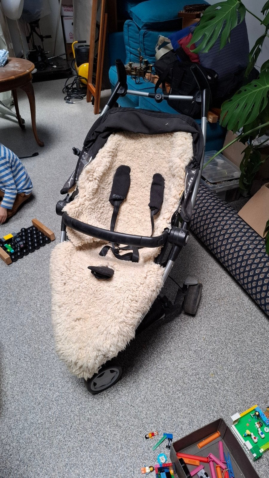 Quinny kinderwagen met schapenvel en accessoires