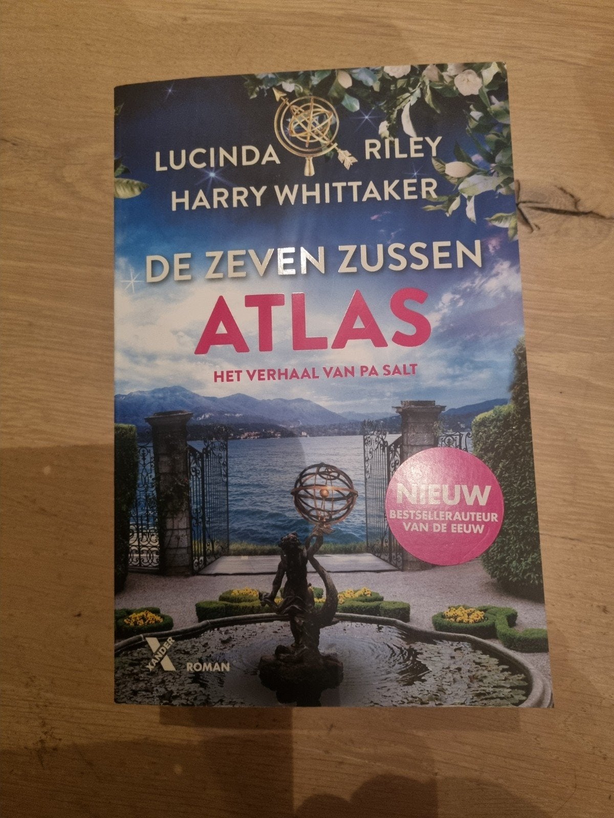 Harry Whittaker - Atlas, Boeken, Ophalen of Verzenden, Zo goed als nieuw, Harry Whittaker; Lucinda Riley