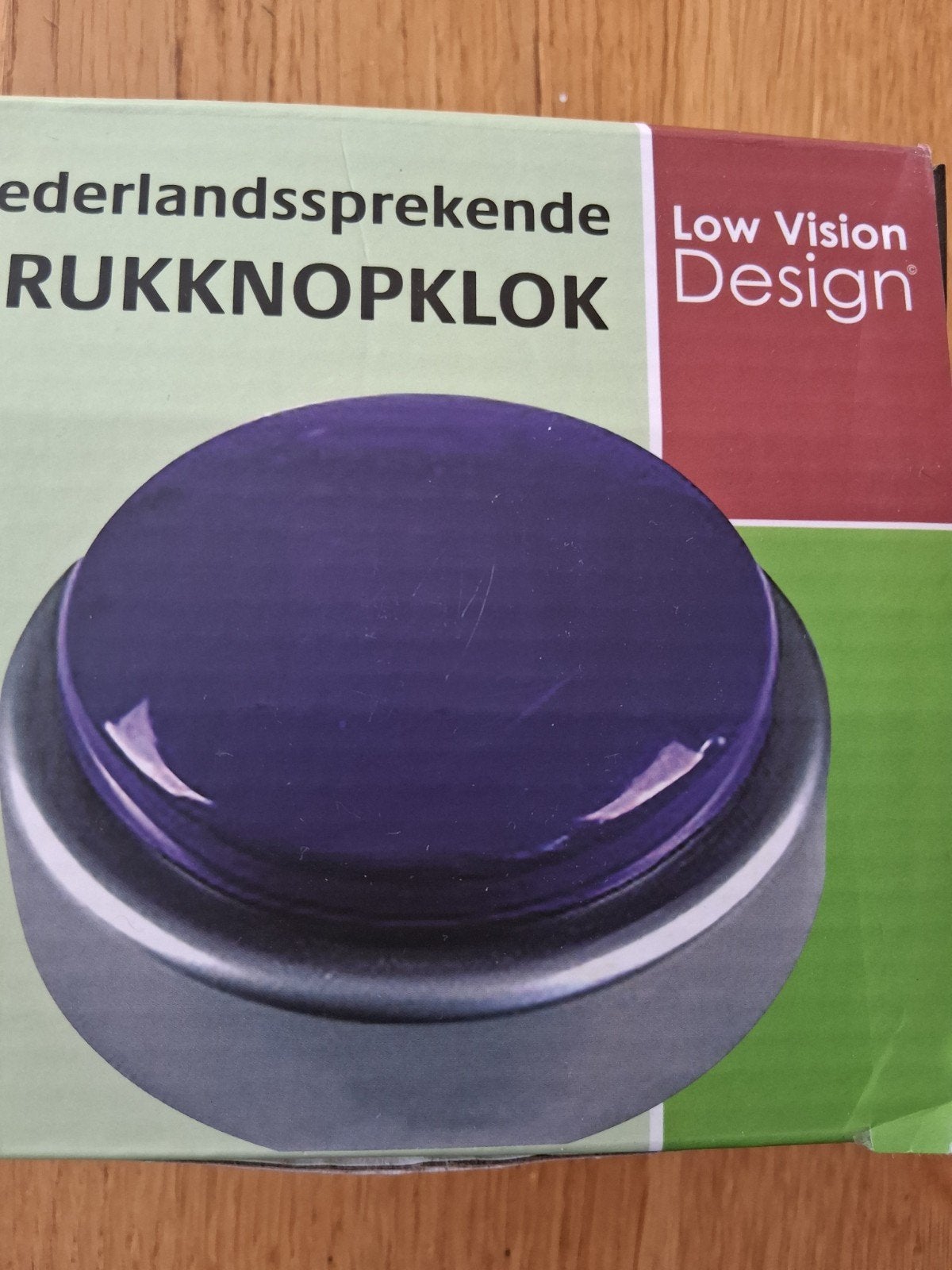 Nederlandssprekende drukknopklok Low Vision Design, Huis en Inrichting, Woonaccessoires | Klokken, Werkt op batterijen, Nieuw