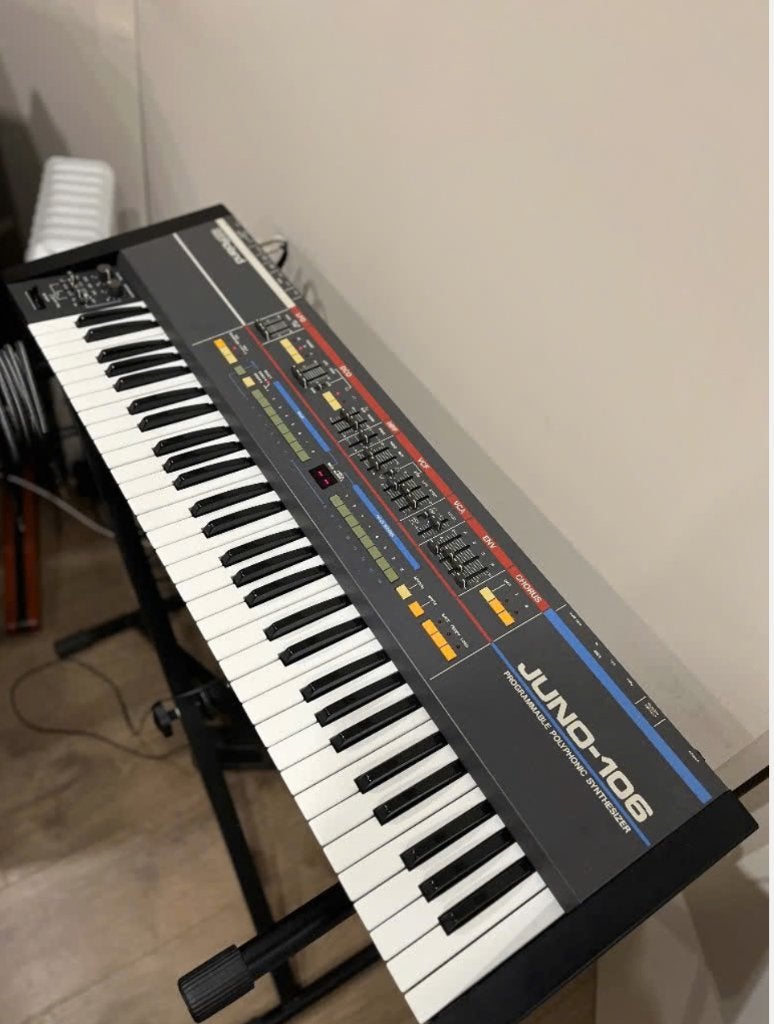 Roland Juno-106 | Mint Conditie | Volledig Gereviseerd, Muziek en Instrumenten, Synthesizers, 61 toetsen, Met midi-aansluiting