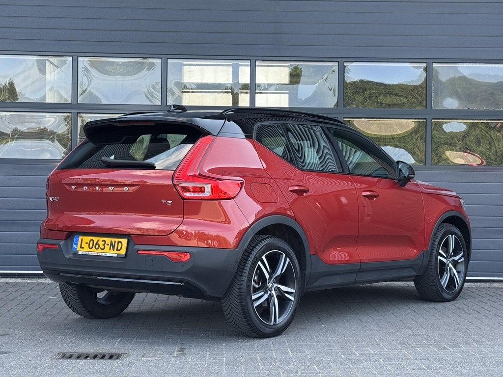 VOLVO XC40 1.5 T3 R-DESIGN I WINTERPAKKET I HARMAN KARDON I, Auto's, Volvo, Lichtsensor, Gebruikt, Overige kleuren, Met garantie (alle)