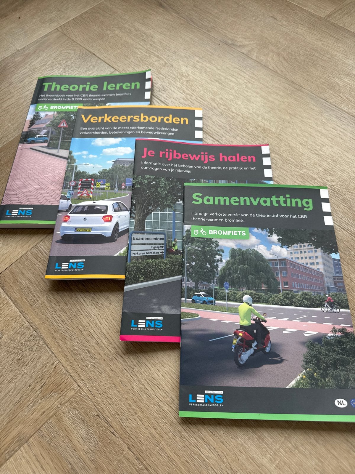 Theorie boeken bromfiets, Boeken, Ophalen of Verzenden, Zo goed als nieuw