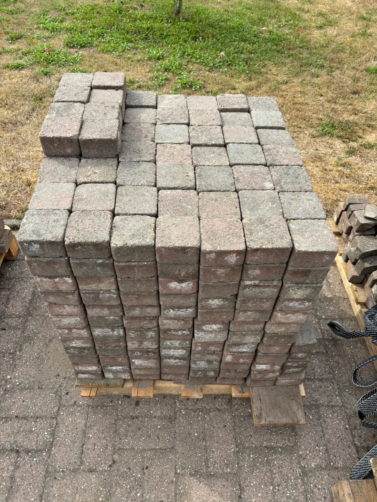 Gebruikte cobble stones voor terras of oprit, gratis, Ophalen, Gebruikt, Overige typen, 10 m² of meer