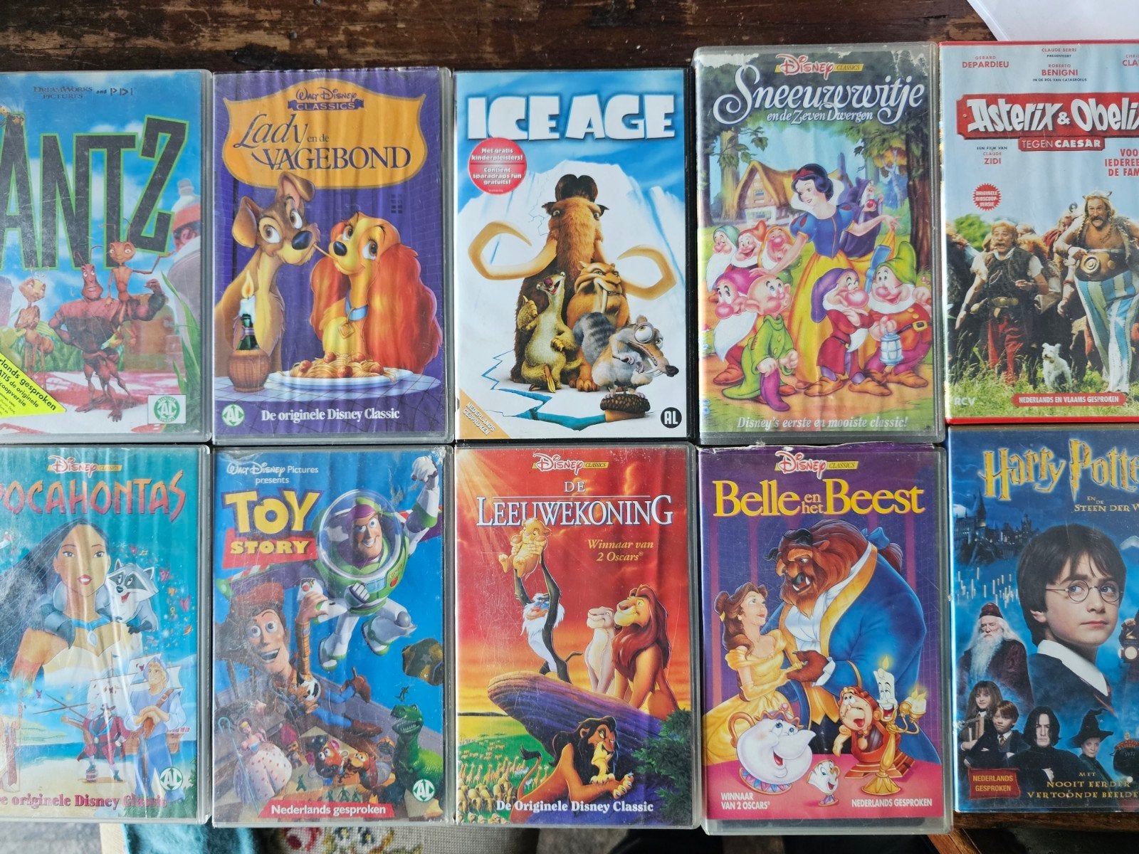 44 VHS  video films, Meerdere comics, Ophalen, Europa