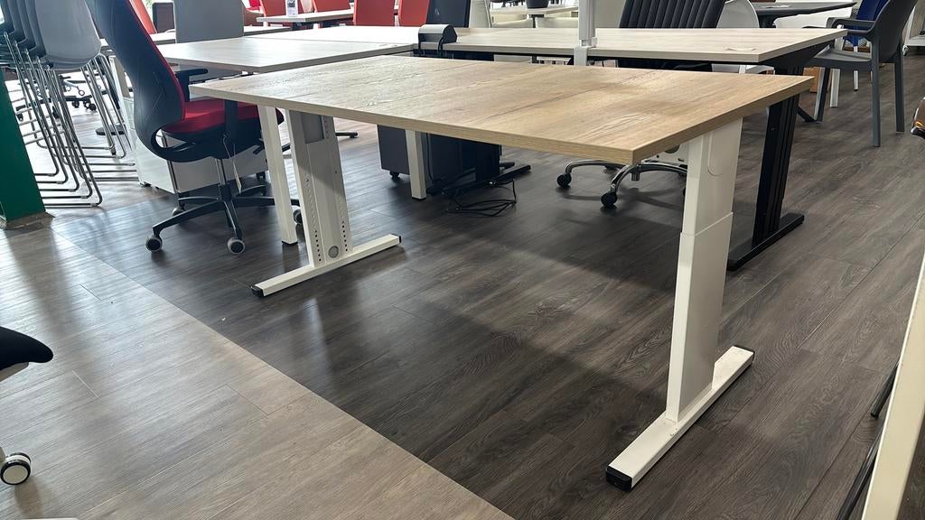 Bureau 160x80 cm. gebruikt onderstel Wit, Ophalen, In hoogte verstelbaar, Gebruikt