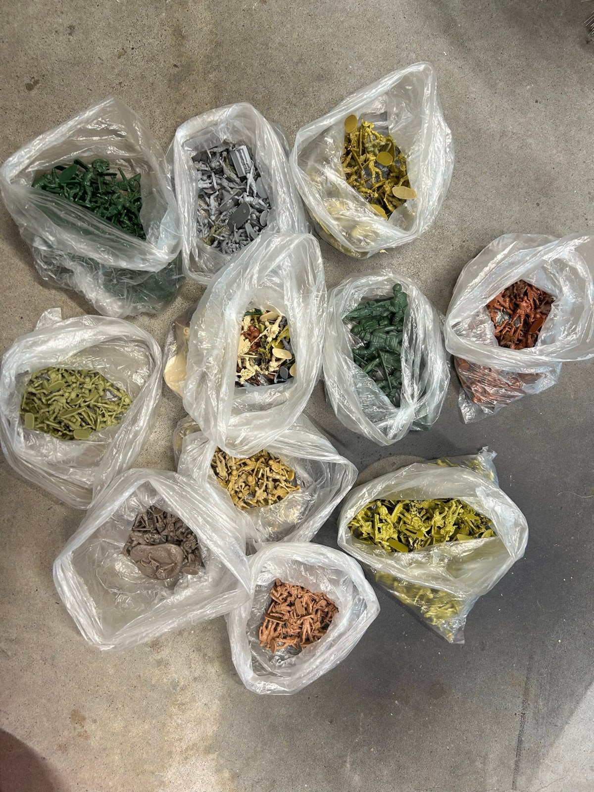 Grote partij plastic soldaatjes en figuren, diverse kleuren, Kinderen en Baby's, Speelgoed | Actiefiguren, Ophalen of Verzenden