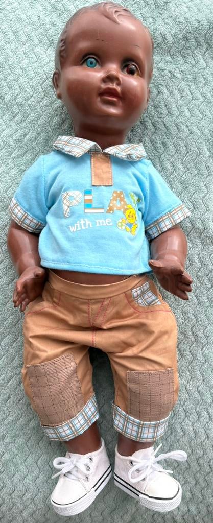 vintage donkere babypop met kleertjes, Verzamelen, Poppen, Gebruikt, Pop, Ophalen