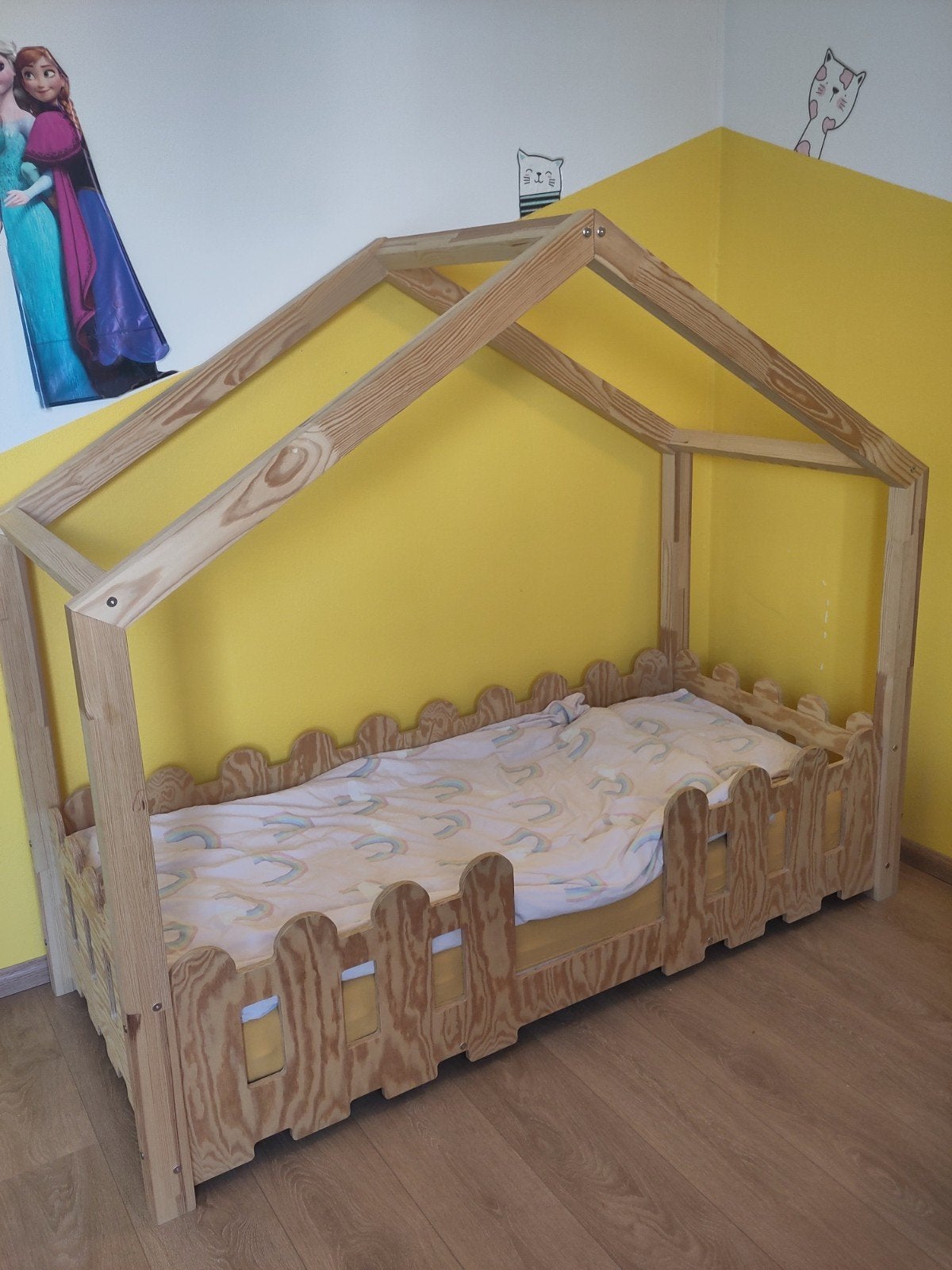 Houten junior kinderbed peuter bedhuisje Petit Puk, Ophalen, 70 tot 85 cm, 140 tot 160 cm, Zo goed als nieuw