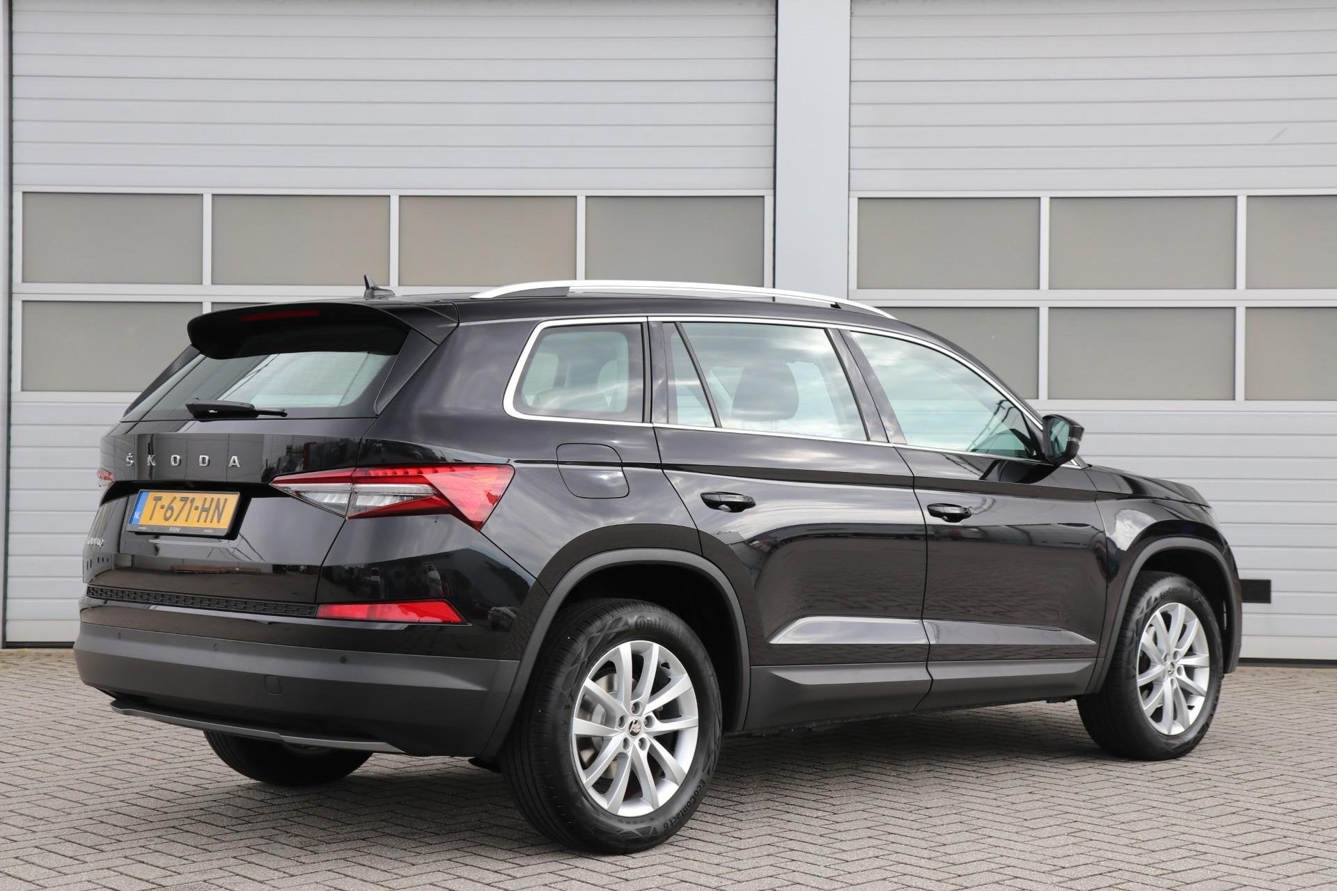 Skoda Kodiaq 1.5 TSI 150pk DSG Business Edition | Navigatie, Auto's, 12 maanden, 4 cilinders, Leder en Stof, Zwart