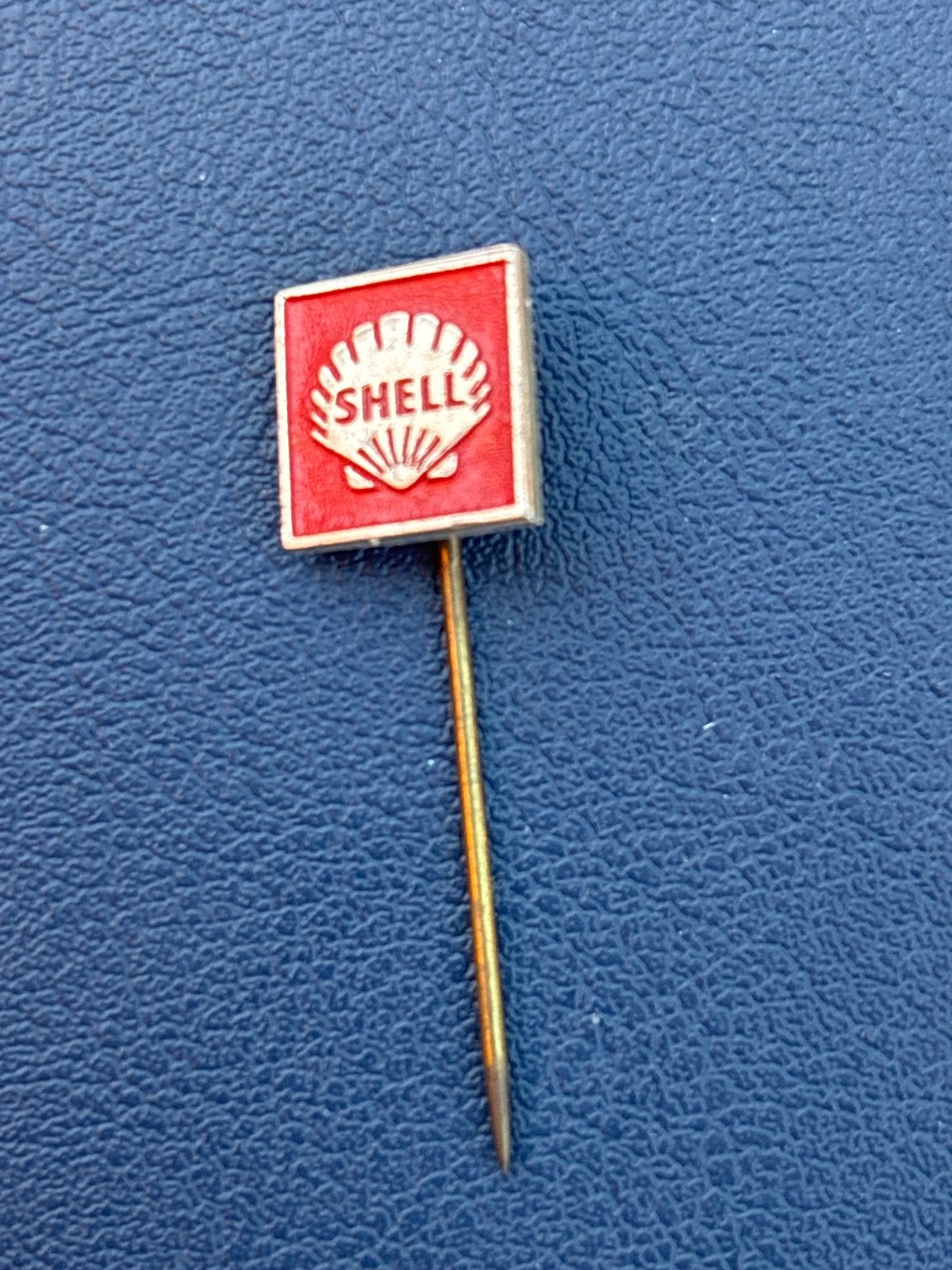 Vintage Shell Speldje - Berentzen uit  Maastriicht 1963, Verzamelen, Ophalen of Verzenden, Gebruikt, Merk, Speldje of Pin