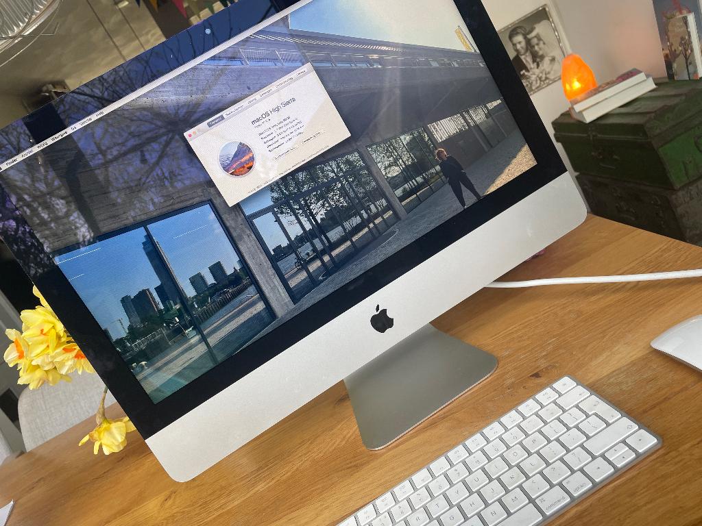VERLAAGD! Apple iMac 21.5 inch ( 2013) toetsenbord & muis, Computers en Software, Apple Desktops, Gebruikt, iMac, SSD, 2 tot 3 Ghz