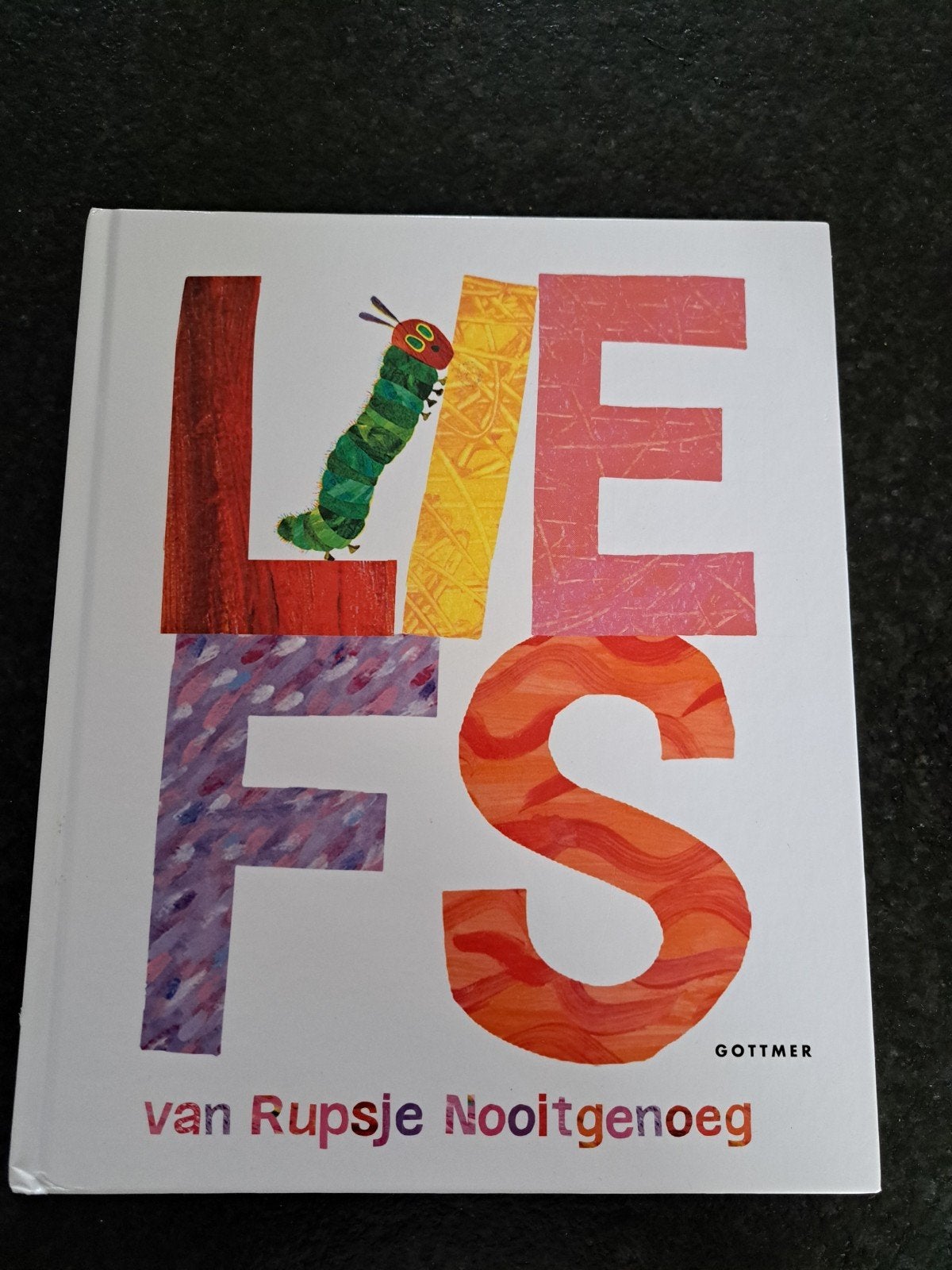 Liefs van Rupsje Nooitgenoeg - Eric Carle, Boeken, Kinderboeken | Baby's en Peuters, Ophalen of Verzenden, Zo goed als nieuw, Eric Carle