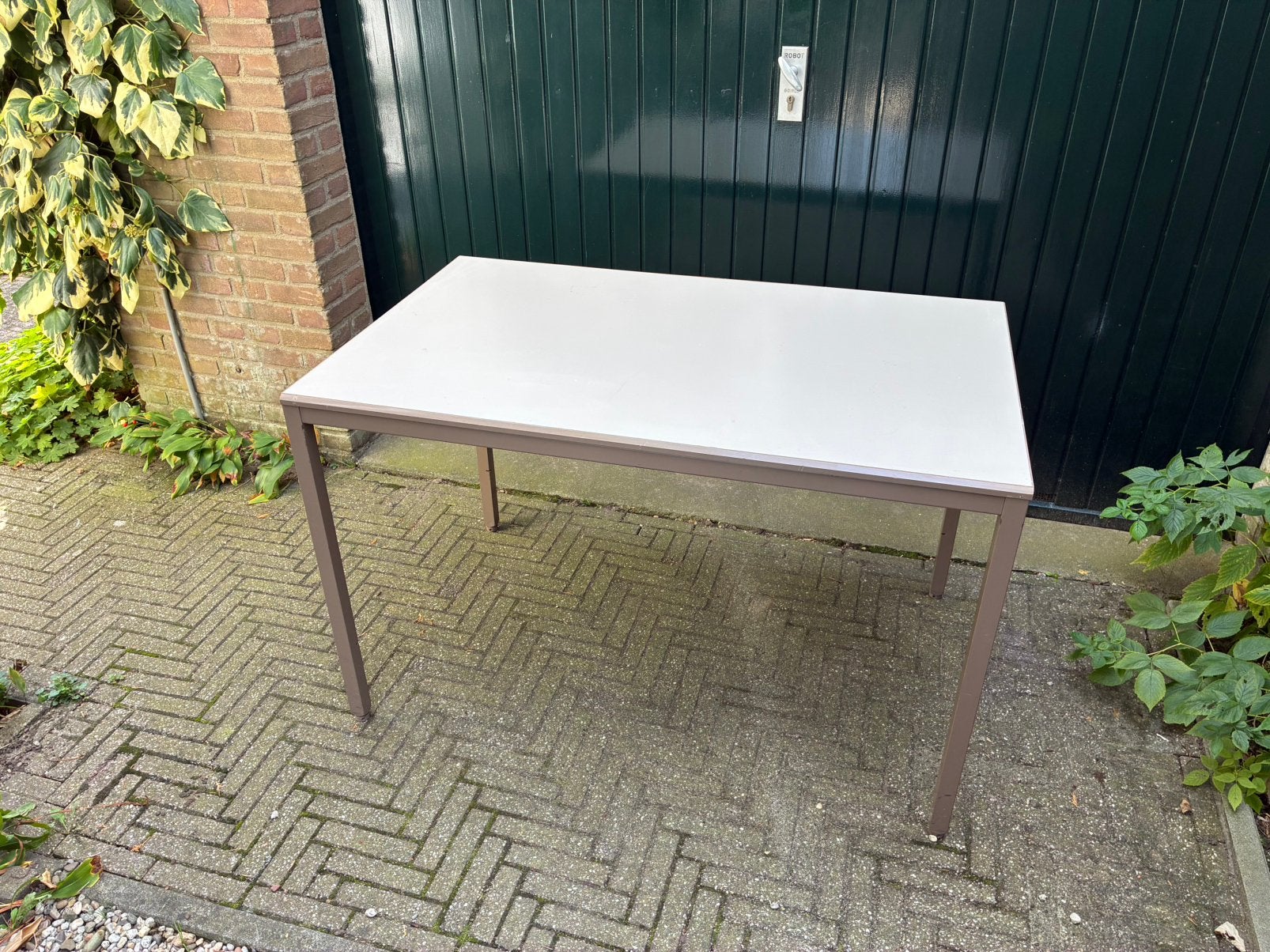 Stalen tafel, Kunststof, 50 tot 100 cm, Ophalen of Verzenden, Zo goed als nieuw
