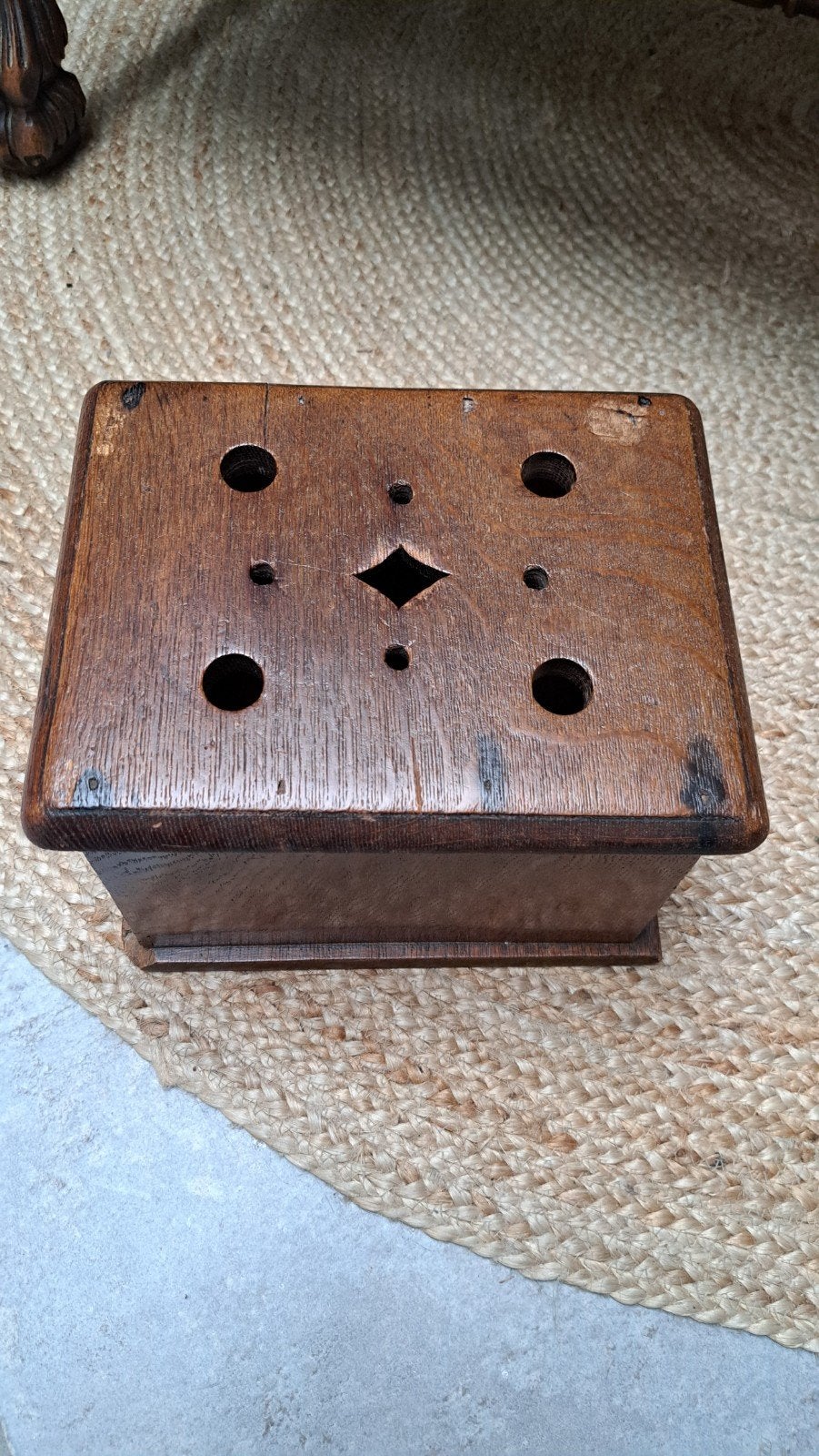Antiek voeten stoofje., Ophalen of Verzenden