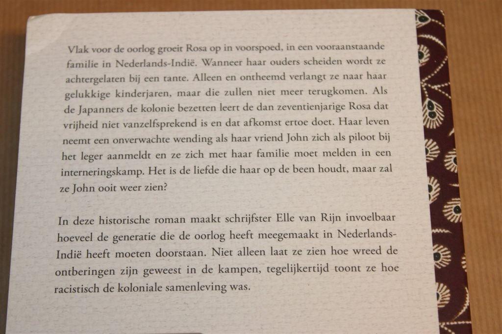 Terug naar Insulinde — Elle van Rijn — Historische Roman, Ophalen of Verzenden, Zo goed als nieuw