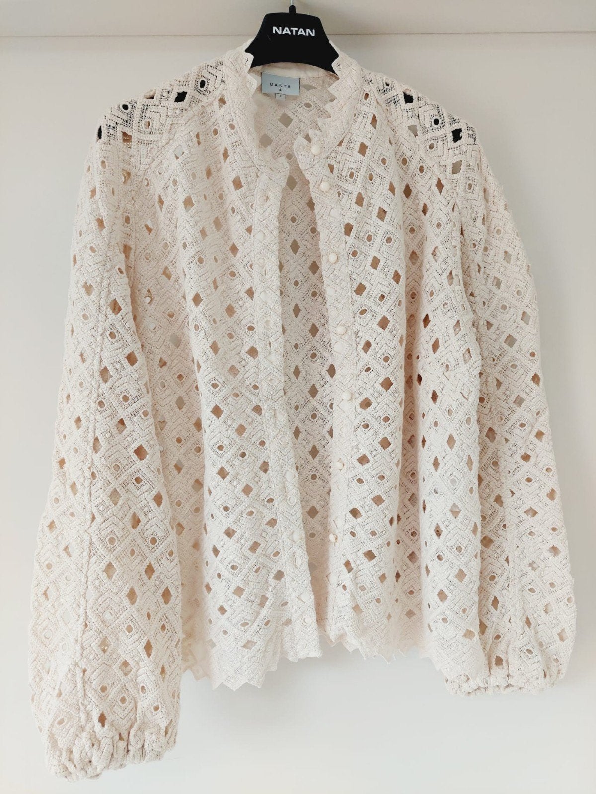 Dante6 Afira Blouse - Crème Broderie Anglaise, Kleding | Dames, Blouses en Tunieken, Maat 38/40 (M), Dante6, Beige, Ophalen of Verzenden