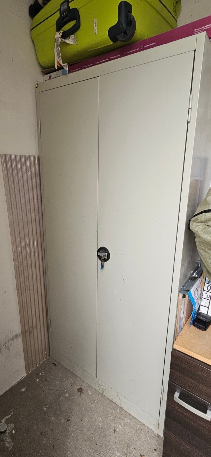 Metalen archiefkast met 2 deuren en slot, Ophalen, Gebruikt, 150 tot 200 cm, Met slot