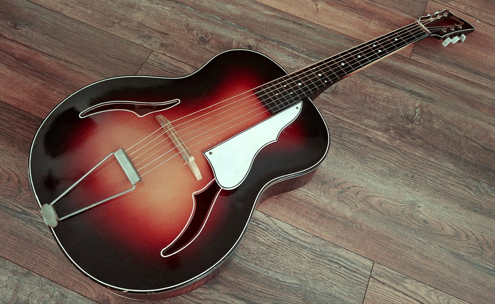 Famos archtop Heel mooi, +/- 70 jaar oud !!, Ophalen of Verzenden, Gebruikt