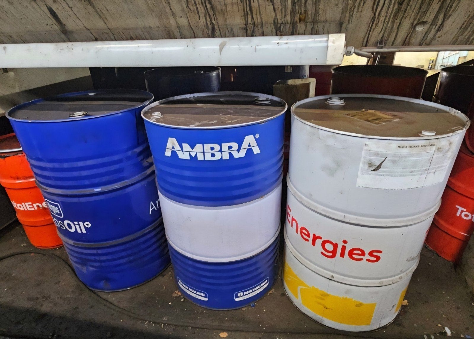 Diverse metalen vaten 60 en 200 liter olievaten, Tuin en Terras, Ophalen of Verzenden
