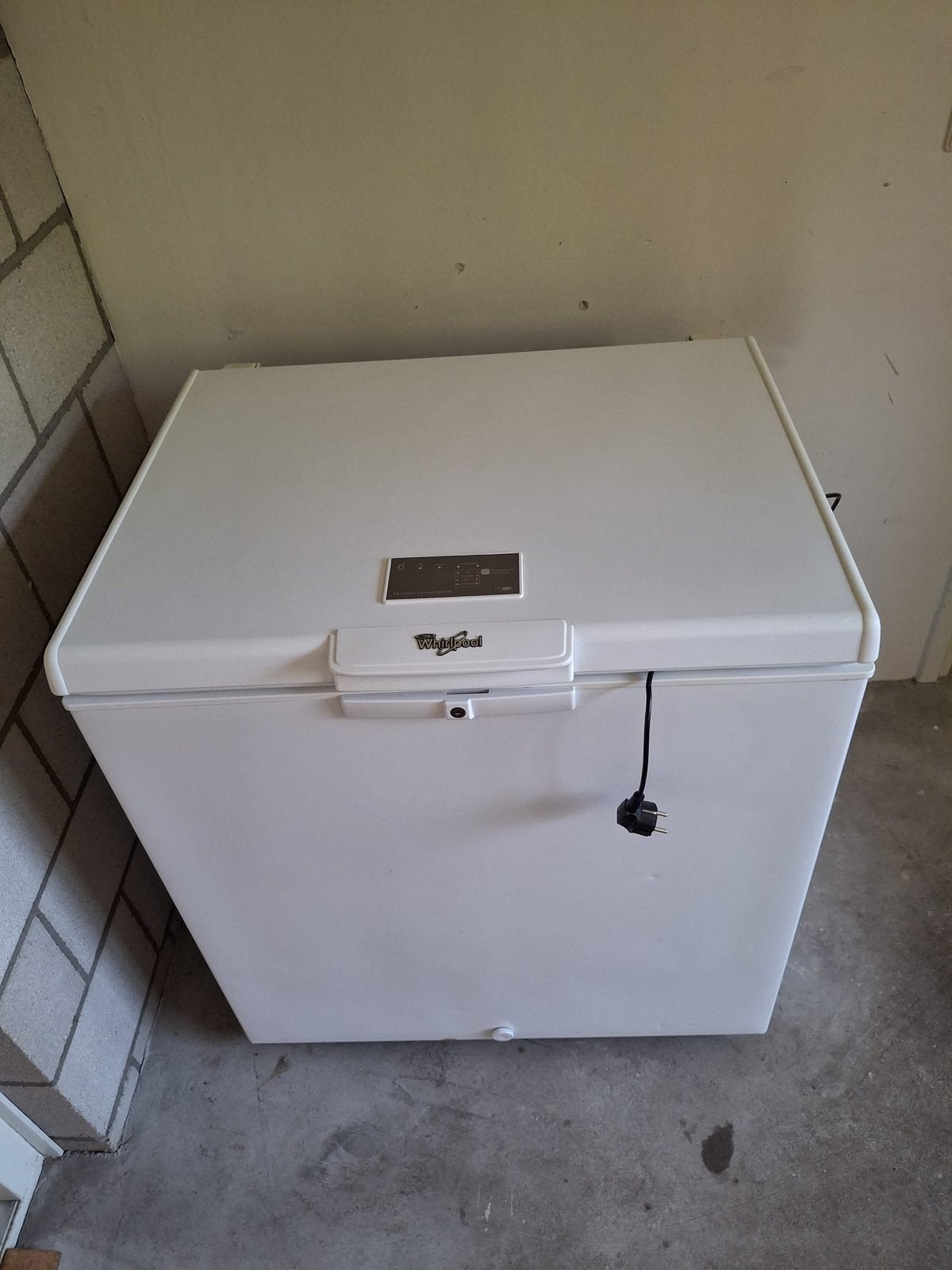 Whirlpool Diepvrieskist (2017) - 204 liter, 81 cm hoog, Witgoed en Apparatuur, 90 cm of meer, Vrieskist, Gebruikt, Minder dan 85 cm