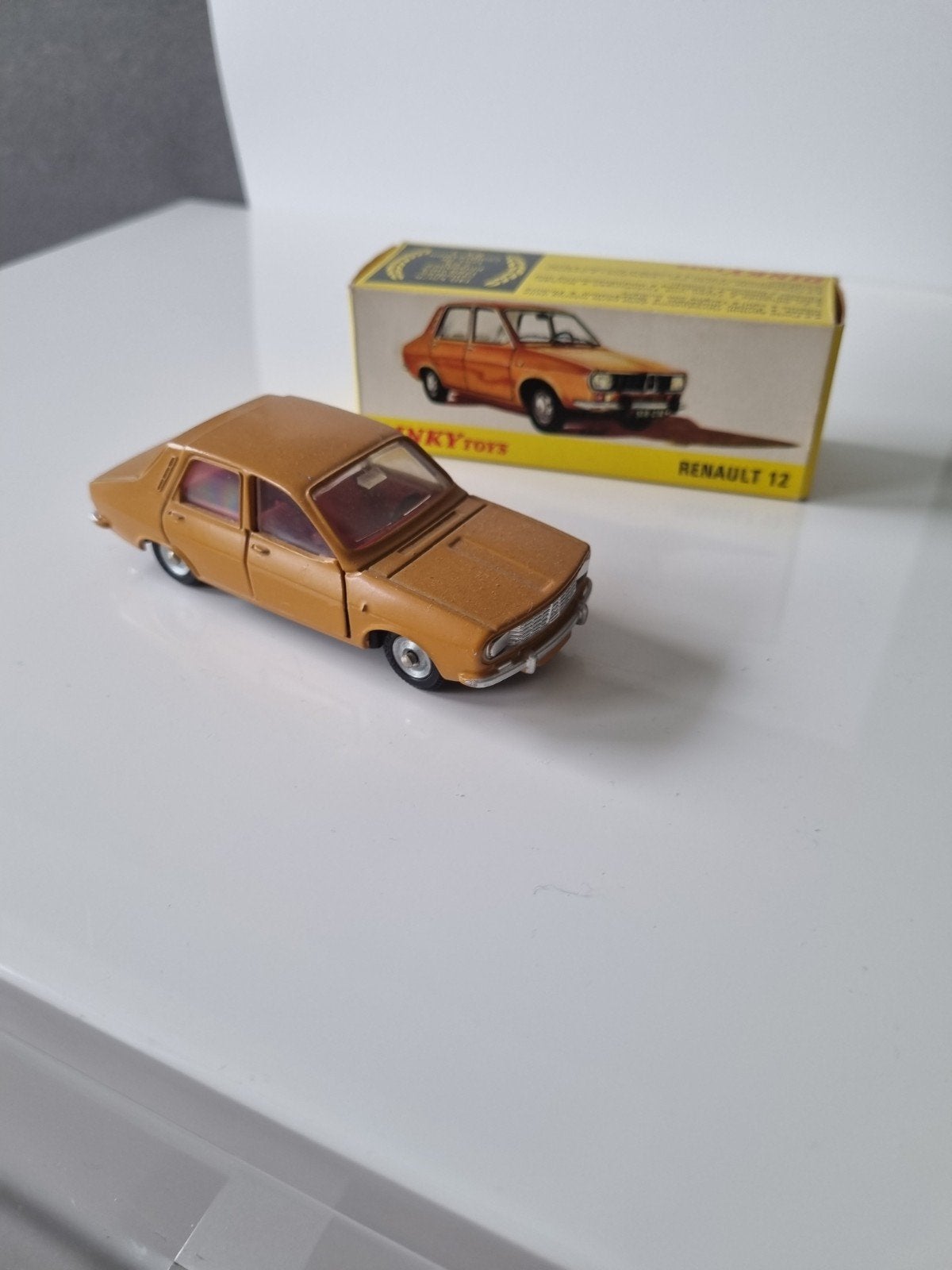 dinky toys, Hobby en Vrije tijd, Modelauto's | 1:43, Ophalen of Verzenden, Gebruikt, Auto, Dinky Toys