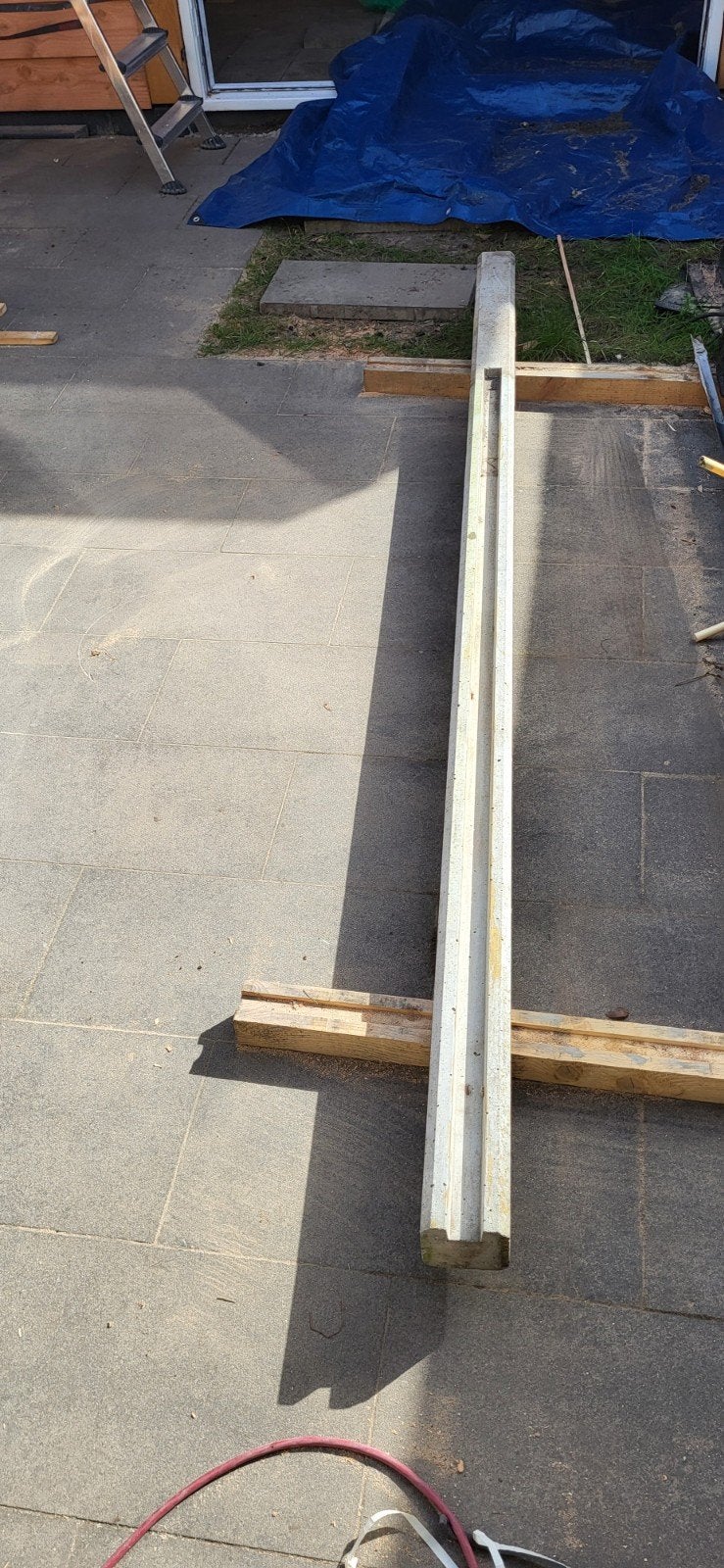 Gratis, Schutting eindbetonpaal 15x15 cm, Ophalen, Hout, Minder dan 3 meter, 1 tot 2 meter